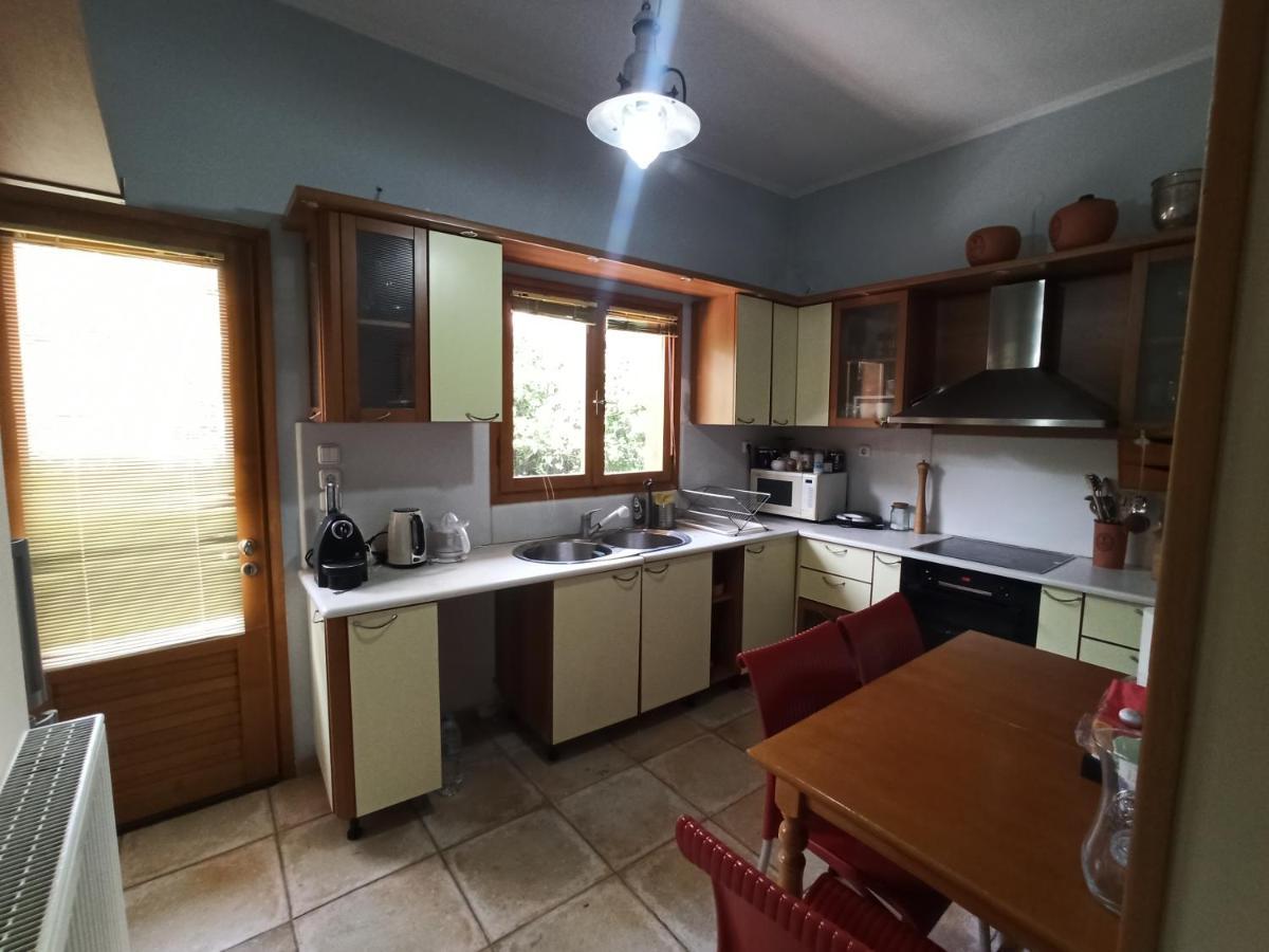 Σπίτι Στο Ρίο Πατρών Με Κήπο - Detached House In Rio With Garden Apartment Exterior foto