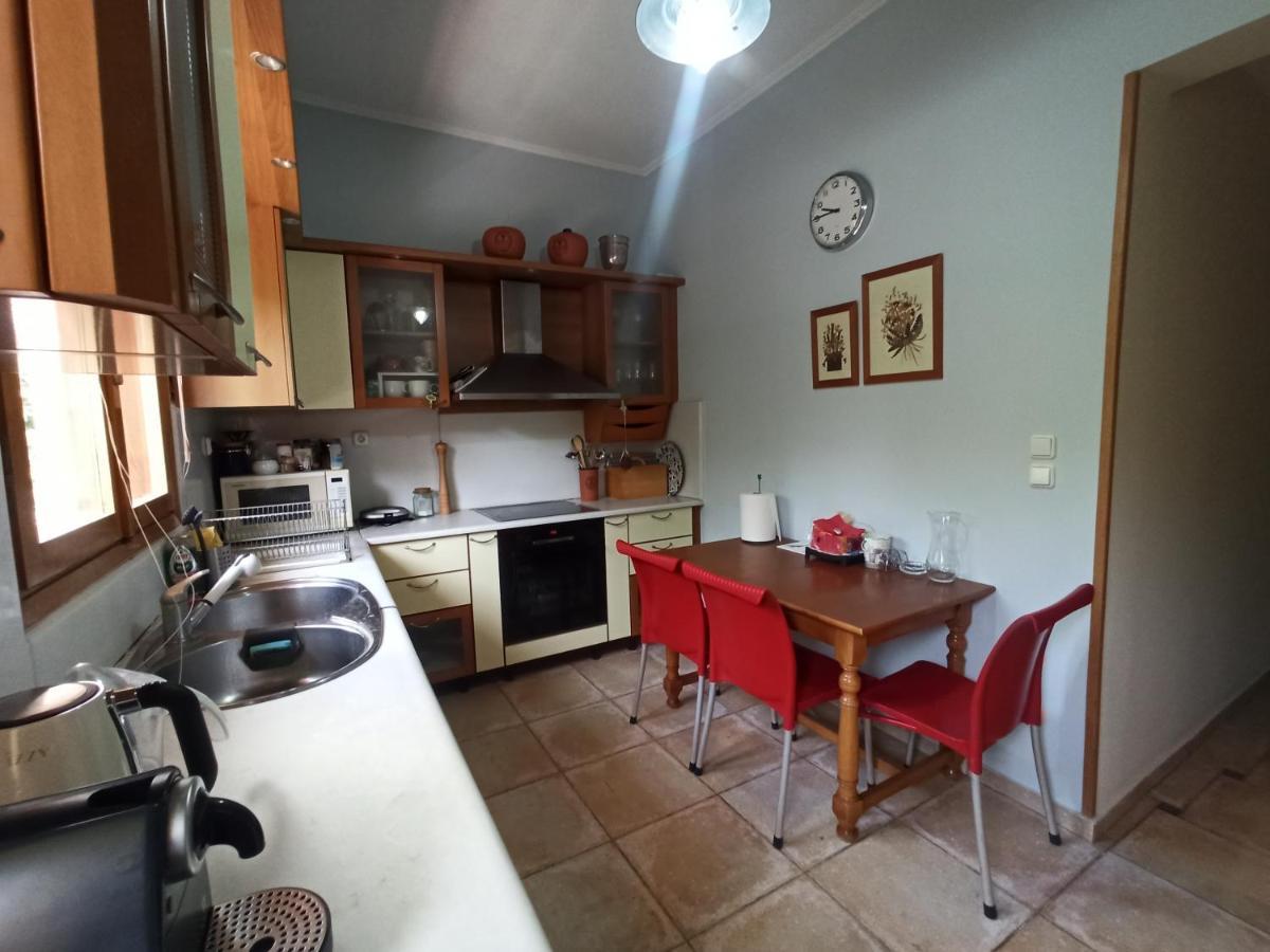 Σπίτι Στο Ρίο Πατρών Με Κήπο - Detached House In Rio With Garden Apartment Exterior foto