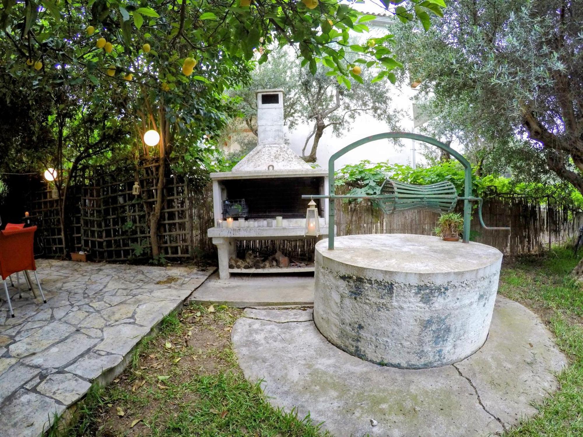 Σπίτι Στο Ρίο Πατρών Με Κήπο - Detached House In Rio With Garden Apartment Exterior foto